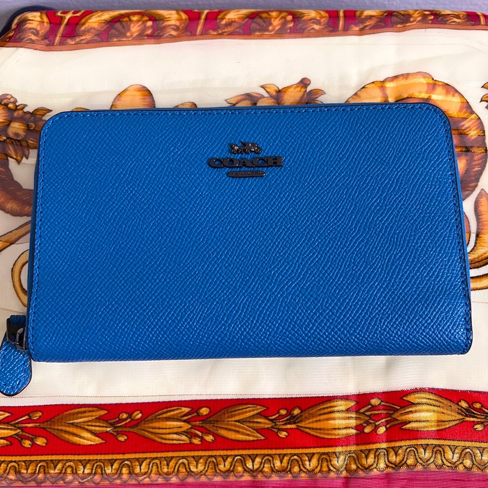 Coach Blue zip around medium wallet
